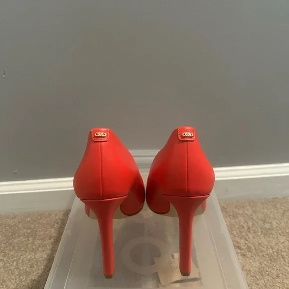 NWOT Michael Kors Amara pumps - Picture 5 of 8
